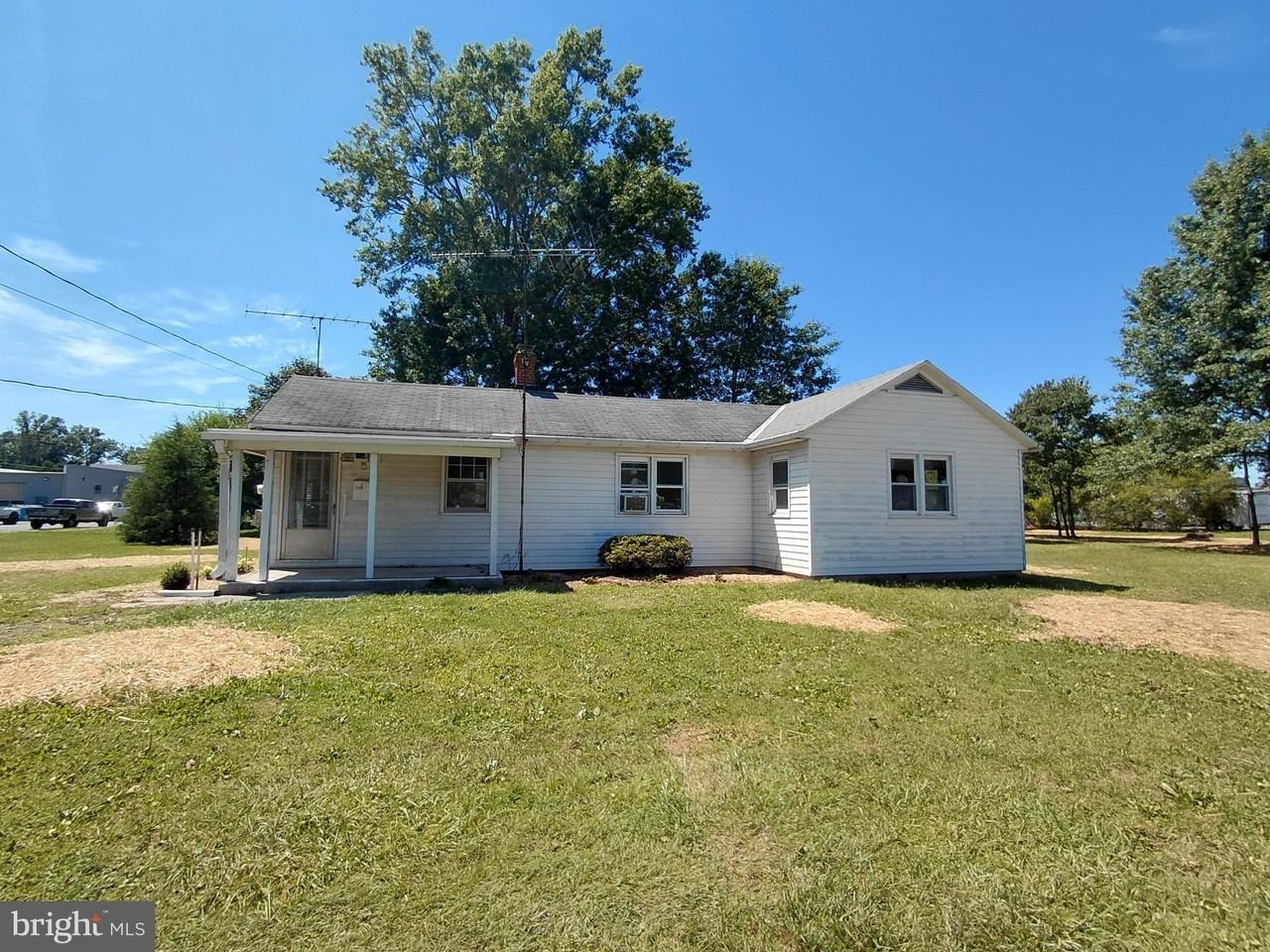 205 E Mill St - Photo 4 of 10