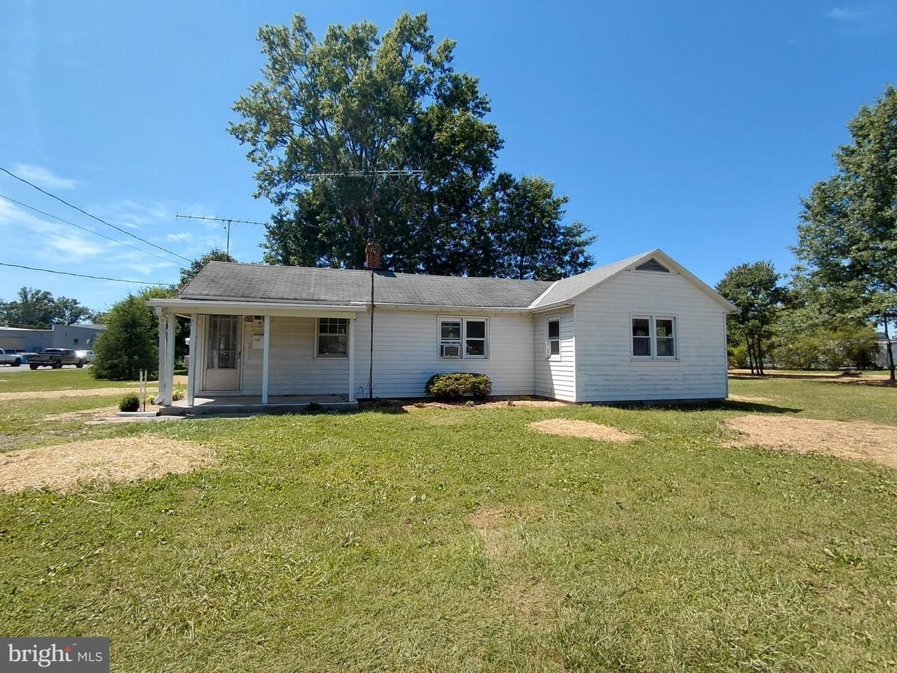 205 E Mill St - Photo 5 of 10