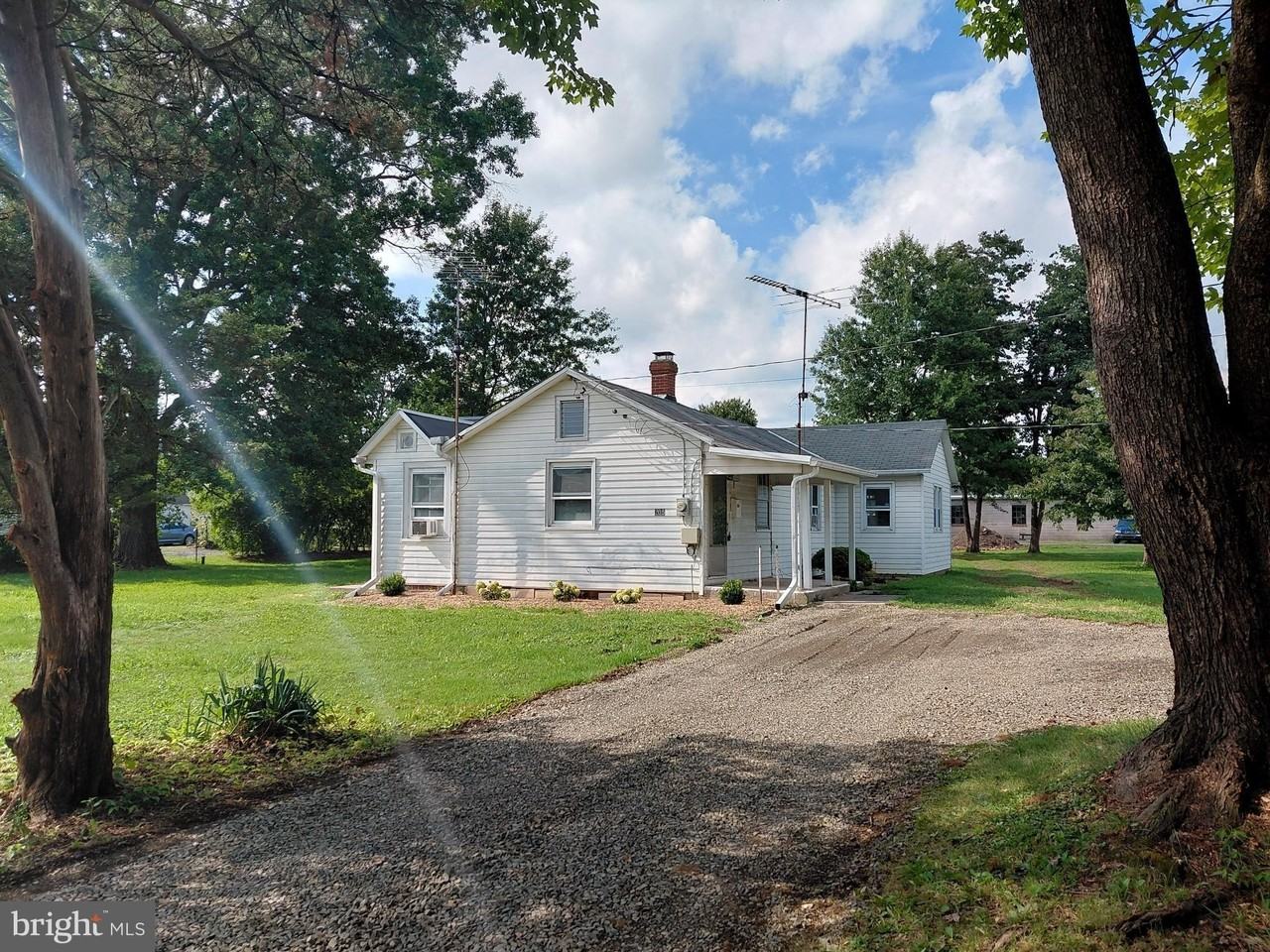 205 E Mill St - Photo 7 of 10