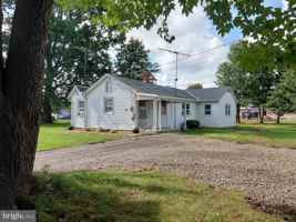 featured image of 205 E Mill St