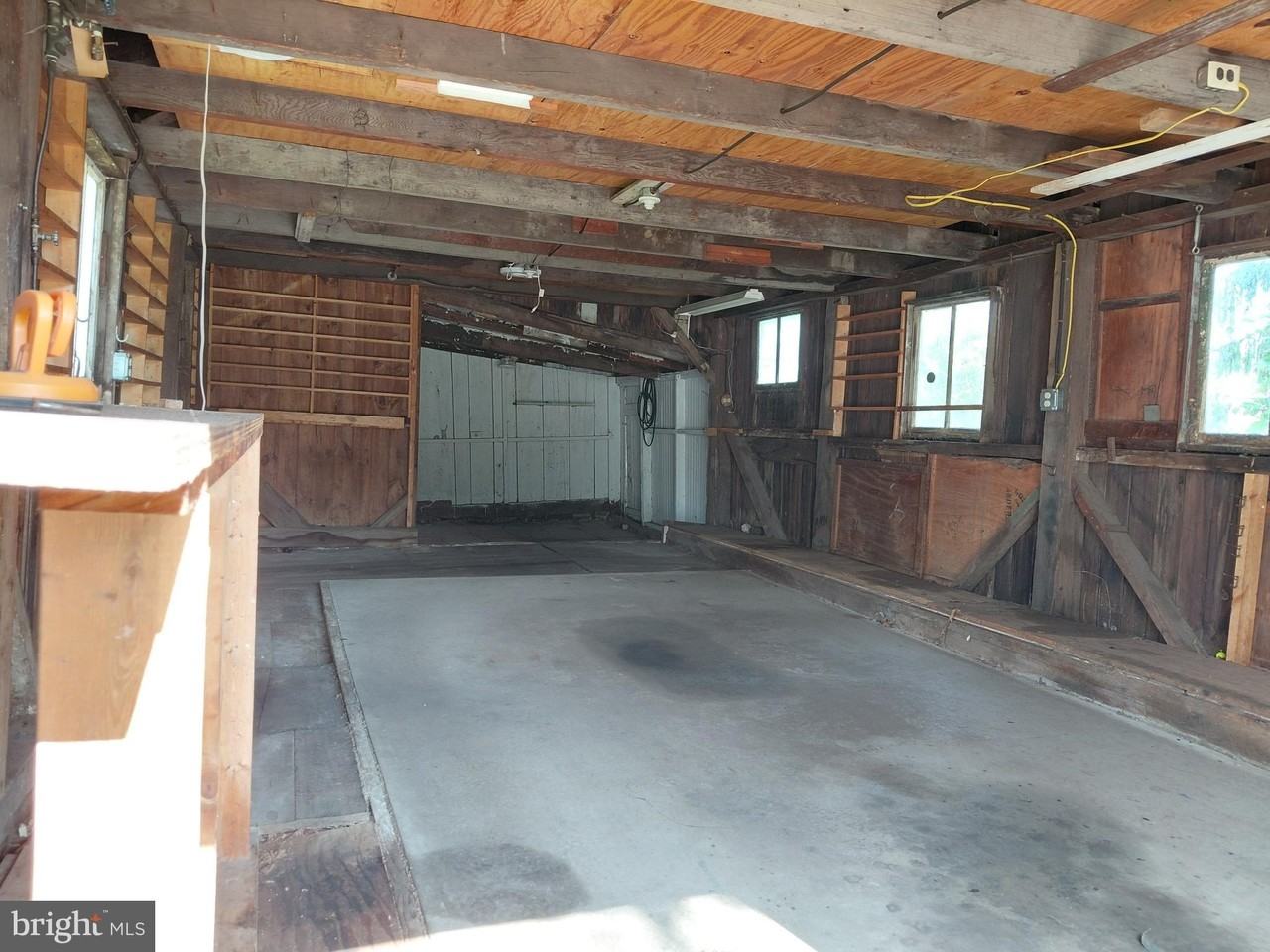 205 E Mill St - Photo 5 of 11