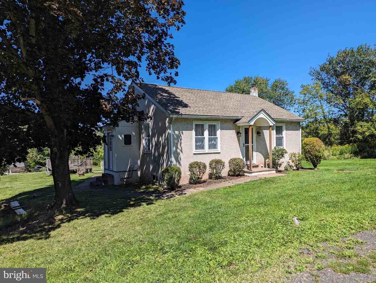 831 Church Rd - Photo 2 of 20