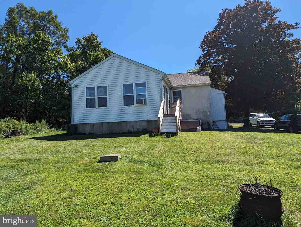 831 Church Rd - Photo 6 of 20