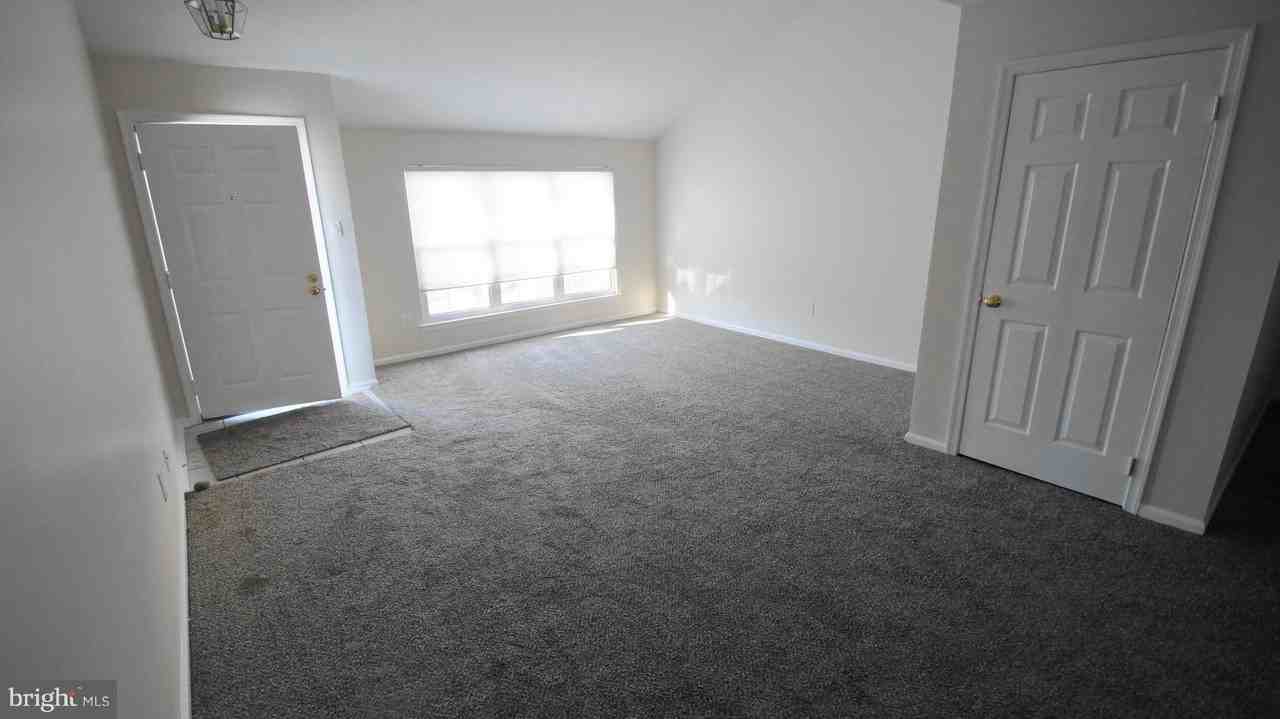 64 Banbury Ct #2213J - Photo 4 of 11
