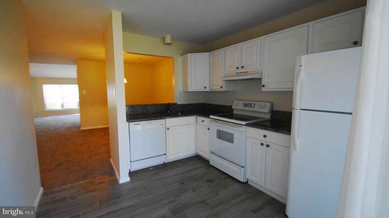 64 Banbury Ct #2213J - Photo 5 of 11