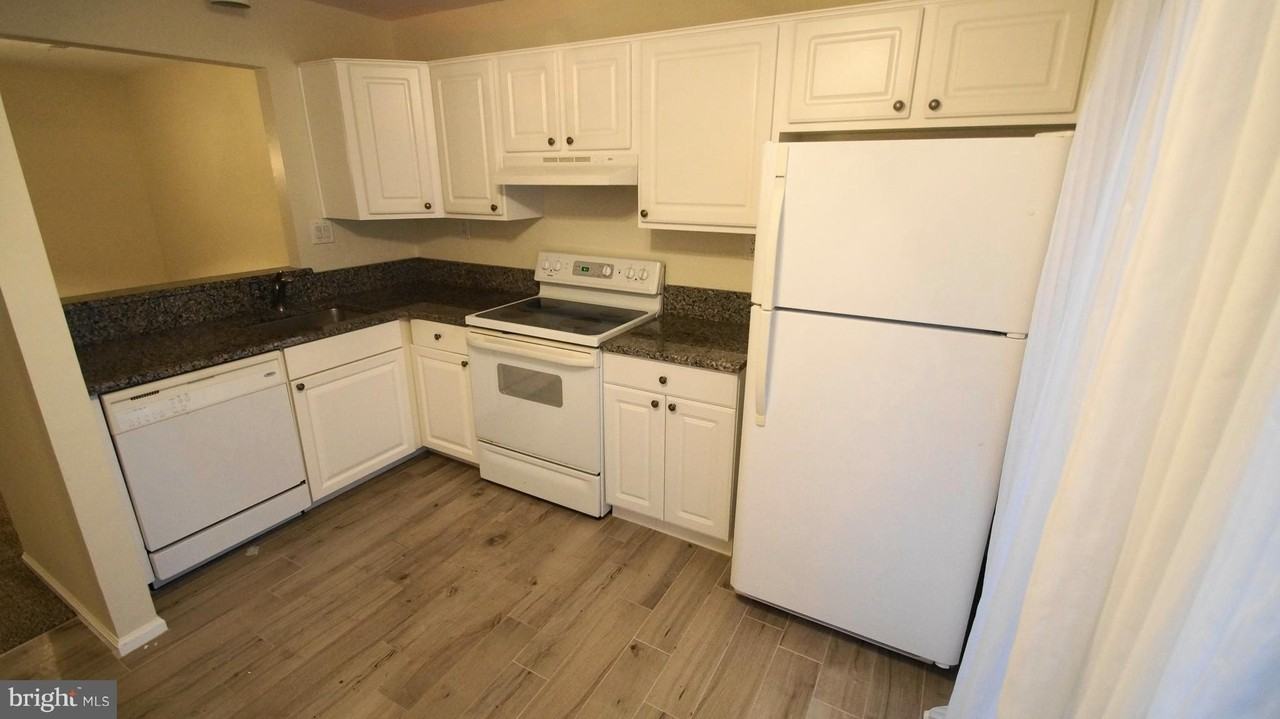 64 Banbury Ct #2213J - Photo 6 of 11