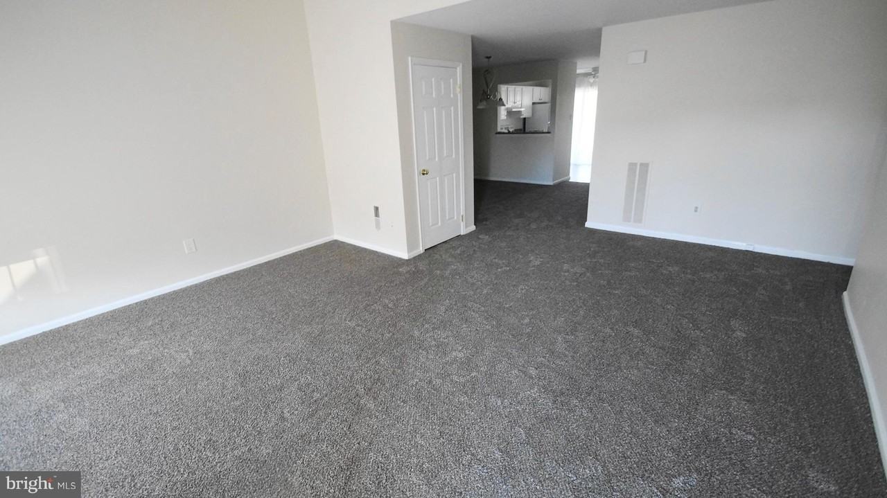 64 Banbury Ct #2213J - Photo 7 of 11