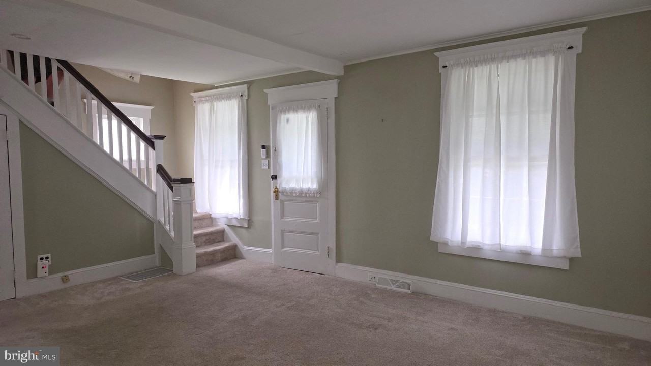 33 Williamson Ave - Photo 2 of 15