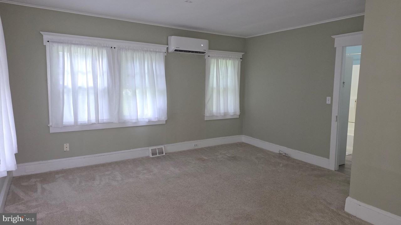 33 Williamson Ave - Photo 3 of 15