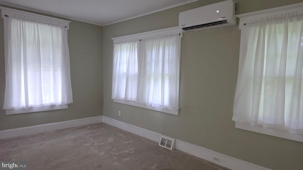 33 Williamson Ave - Photo 4 of 15