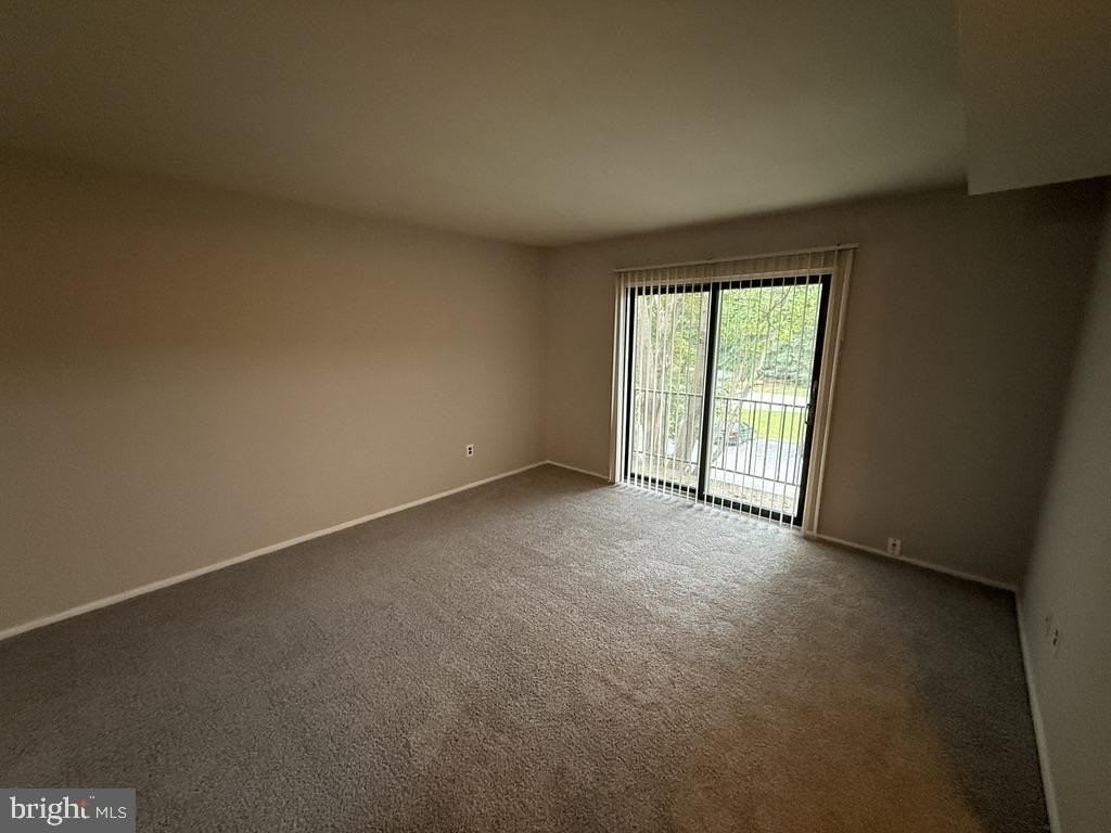 326 Saybrook Ln - Photo 3 of 17