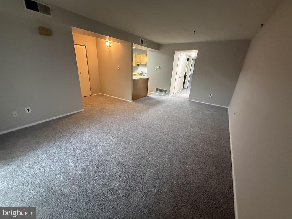 326 Saybrook Ln - Photo 4 of 17