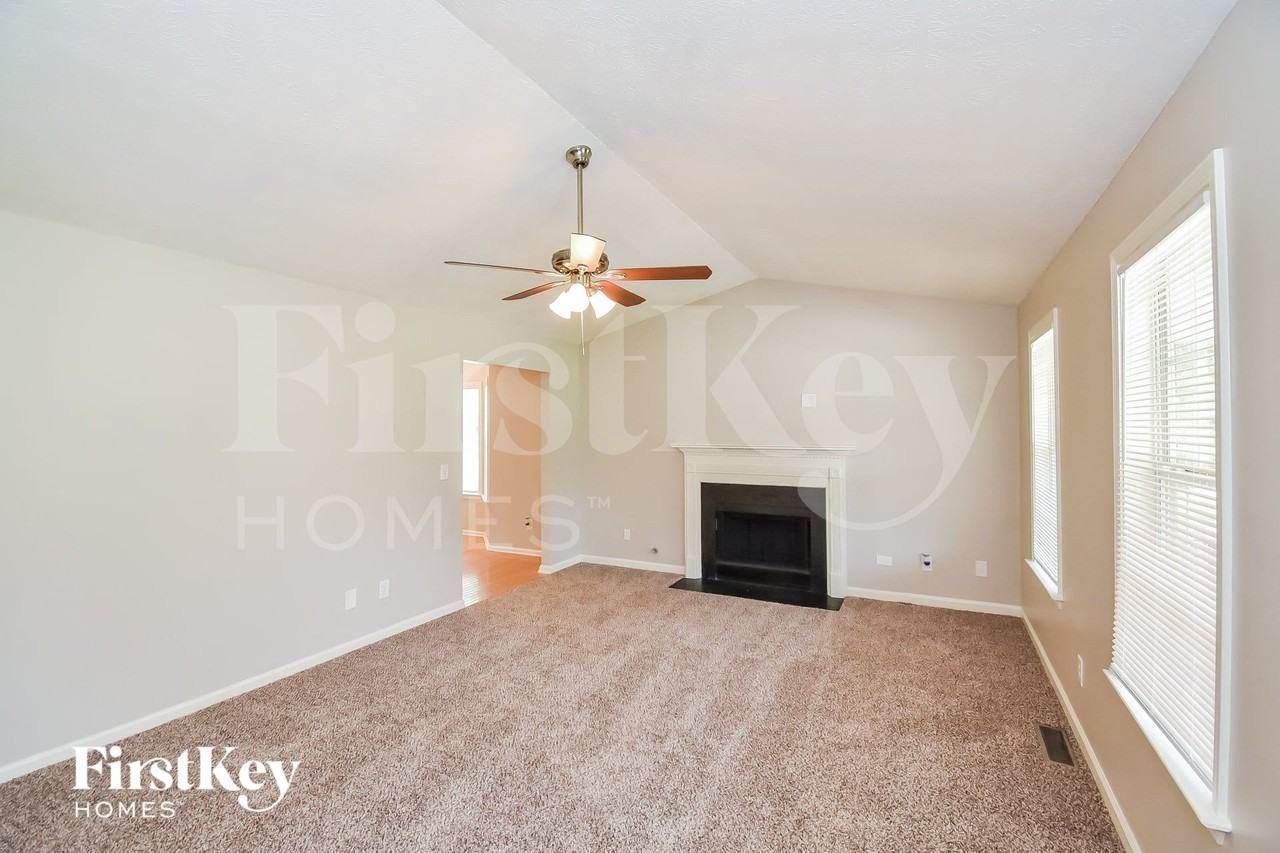 414 Princeton Dr - Photo 2 of 15