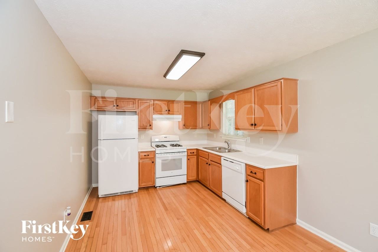 414 Princeton Dr - Photo 4 of 15