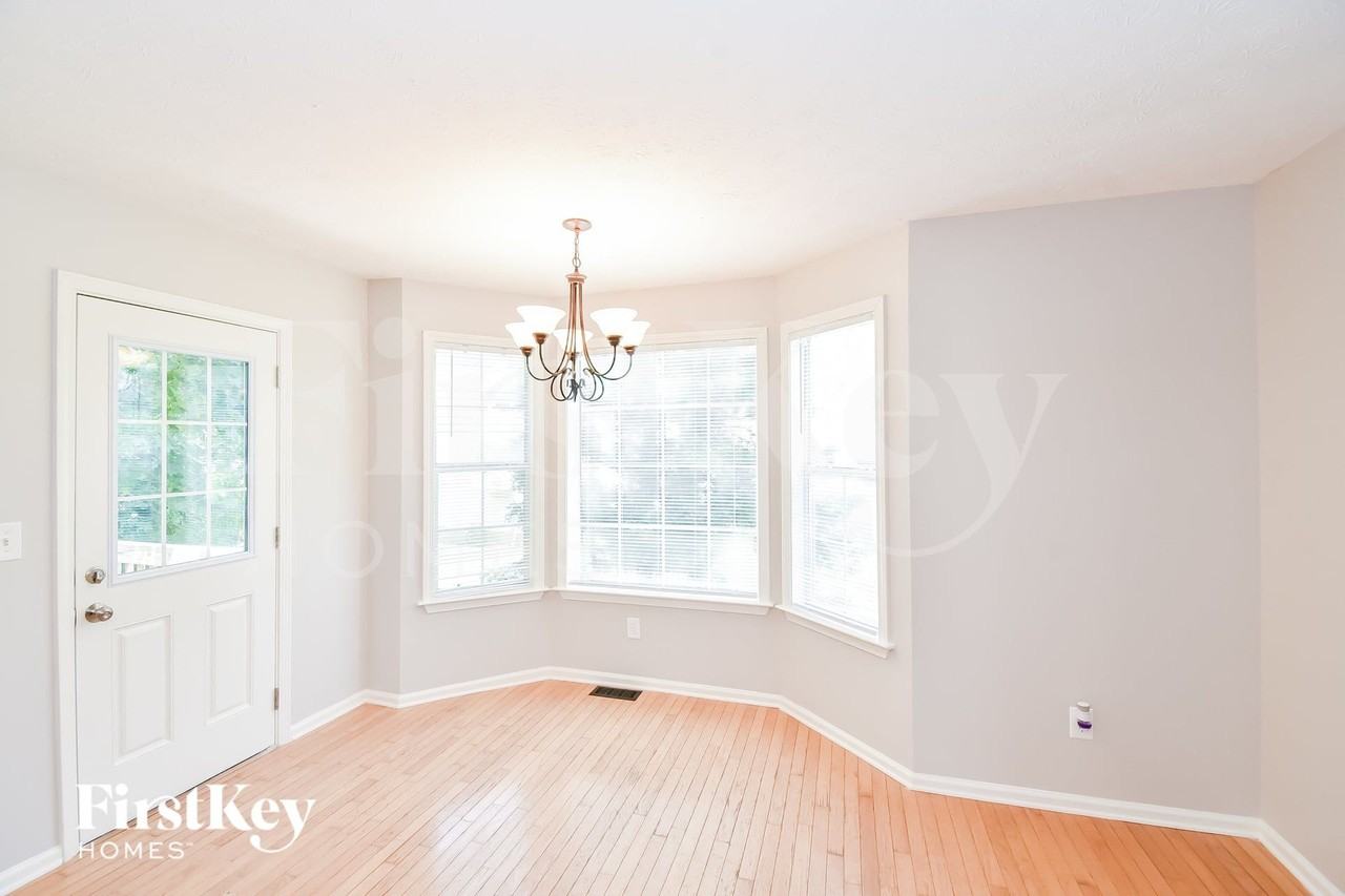414 Princeton Dr - Photo 5 of 15