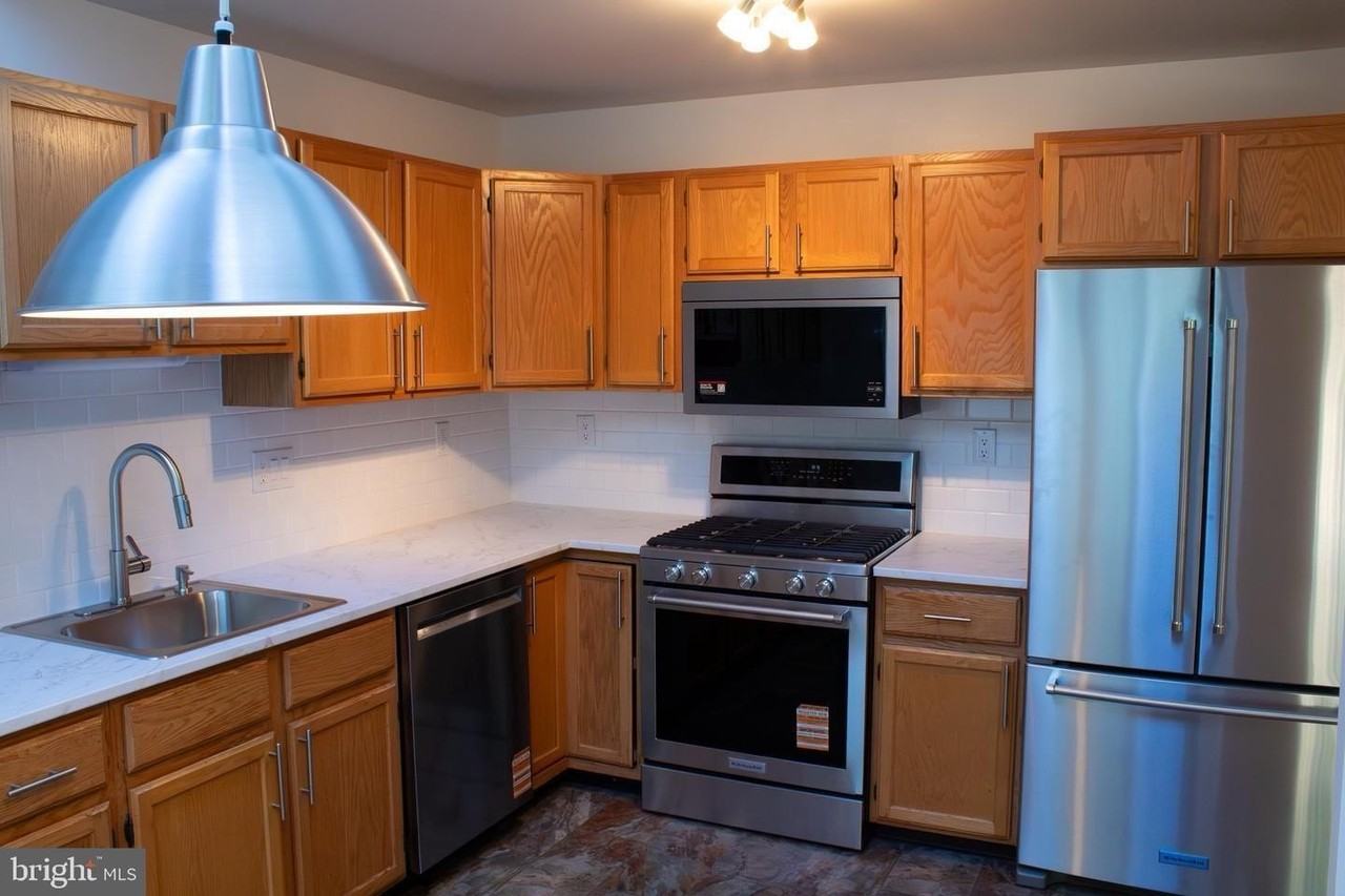 432 Country Club Dr - Photo 4 of 17