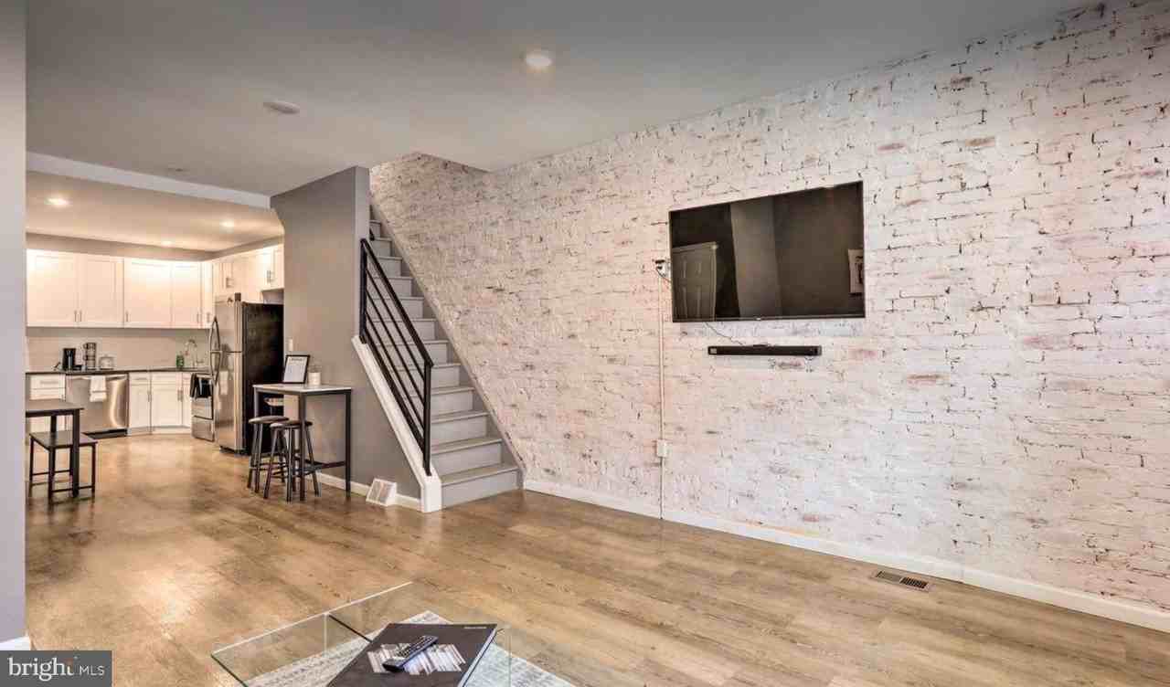 2333 N Woodstock St - Photo 5 of 19