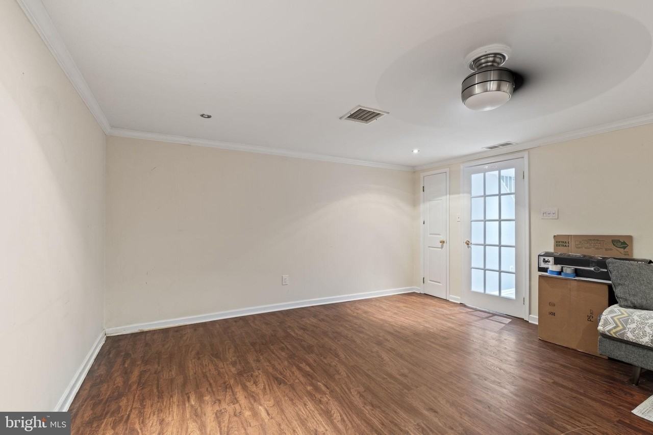6925 Sprague St - Photo 5 of 32
