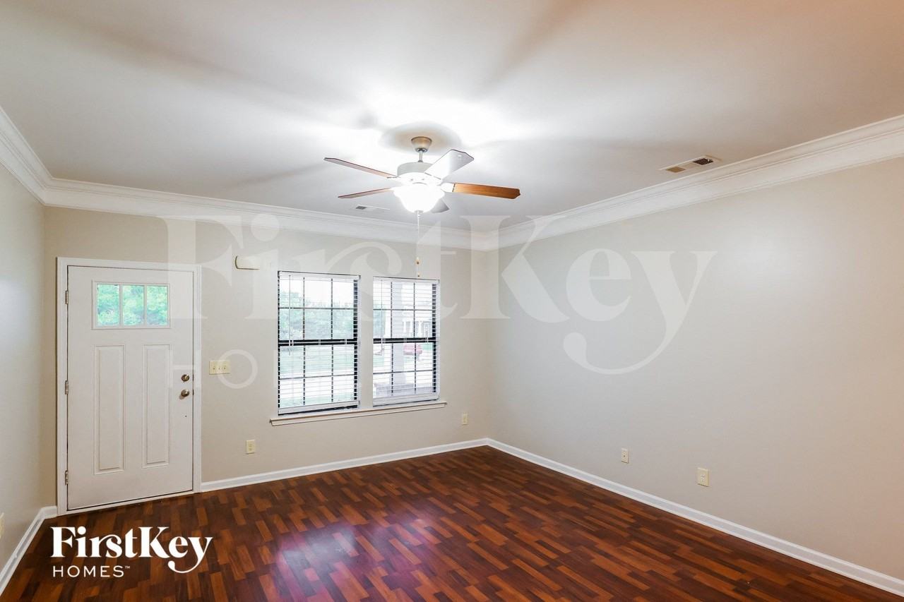 601 Enclave Ln - Photo 4 of 15
