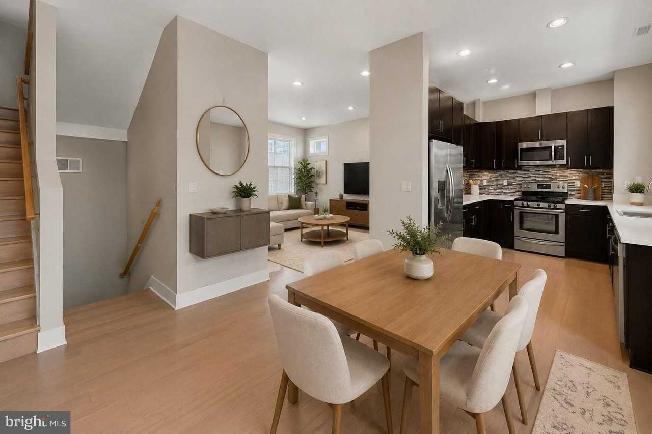 806 Montrose St - Photo 3 of 12