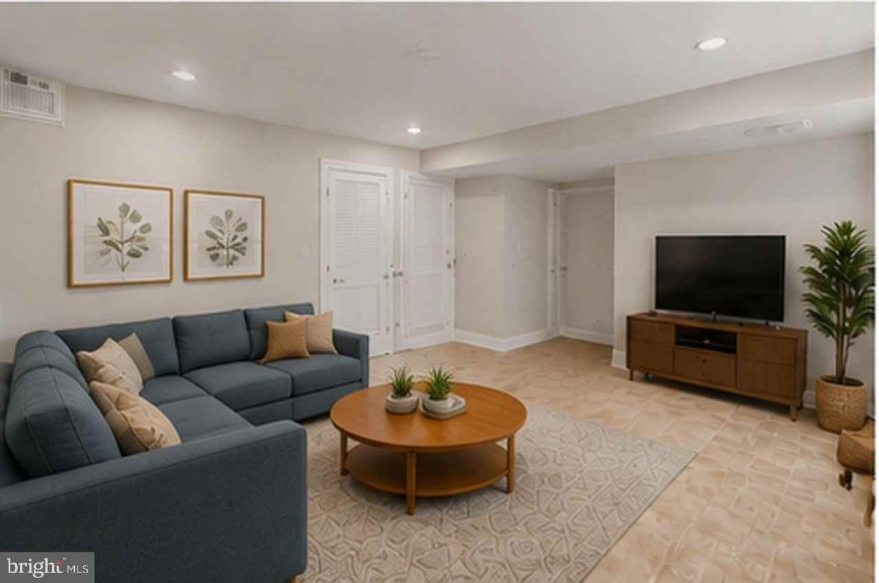 806 Montrose St - Photo 4 of 12