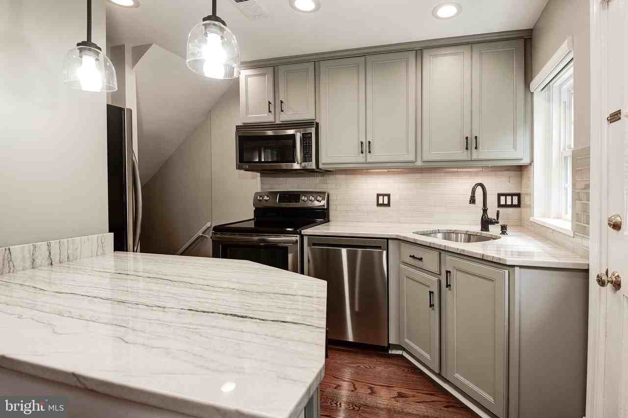 2906 S Buchanan St - Photo 6 of 40