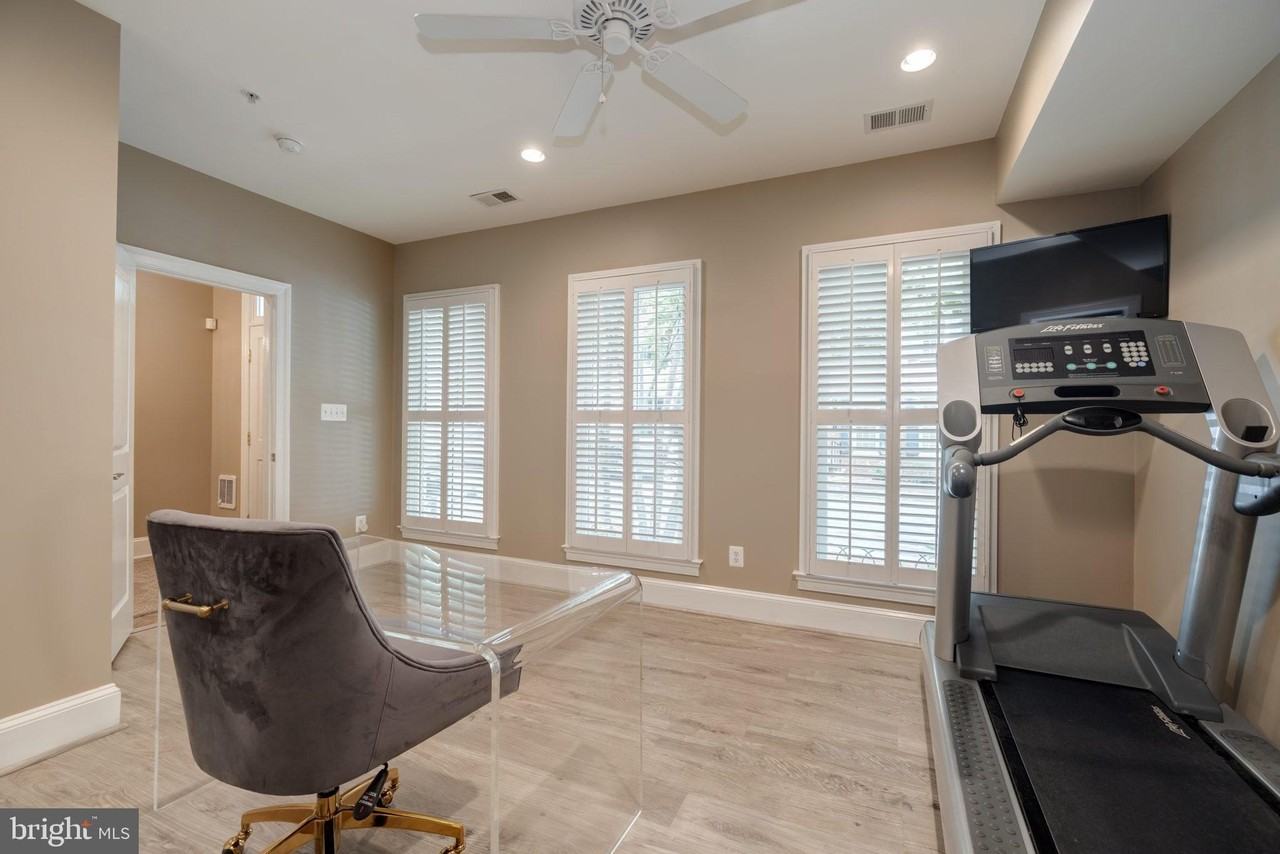 712 Bracey Ln - Photo 5 of 50