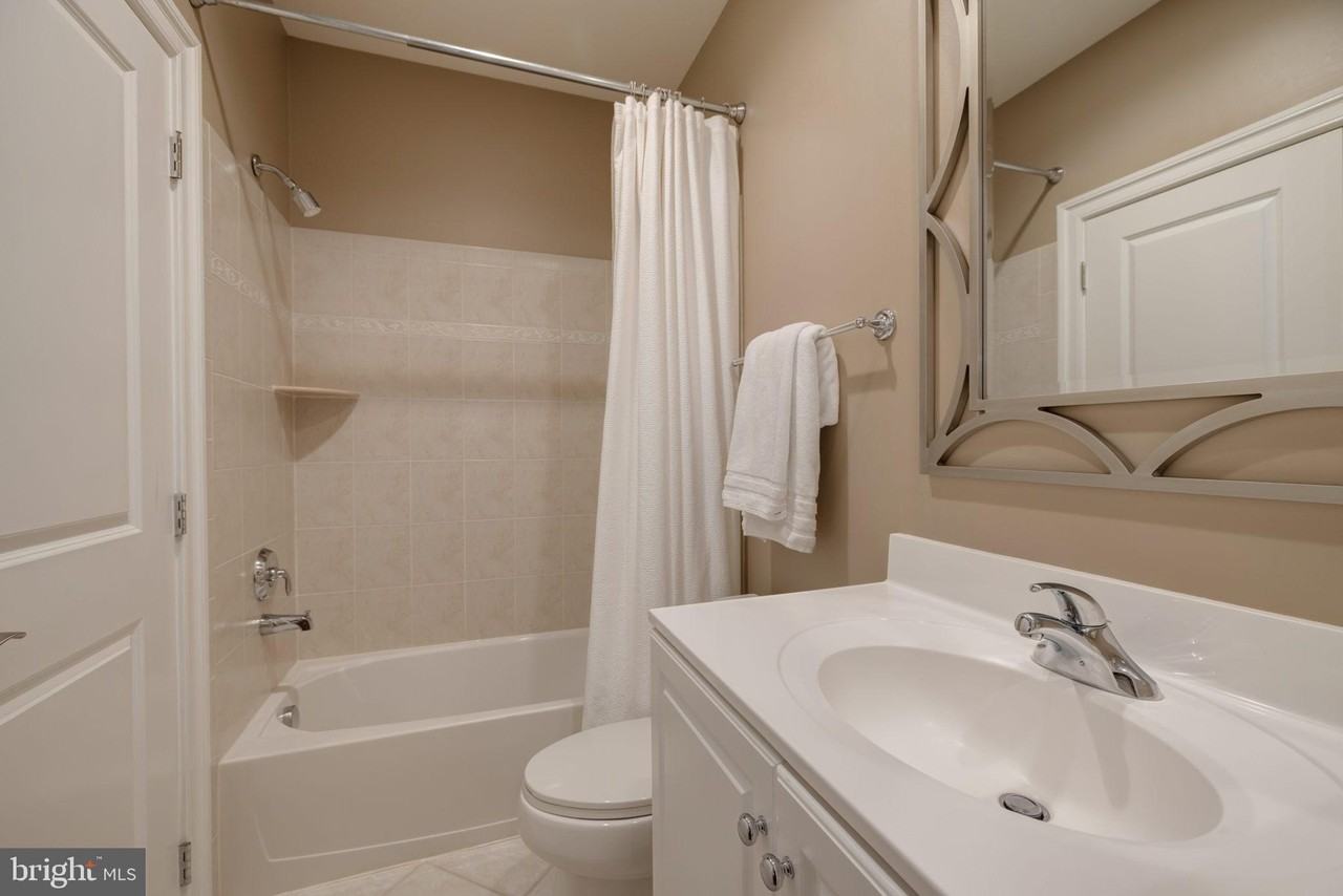712 Bracey Ln - Photo 6 of 50