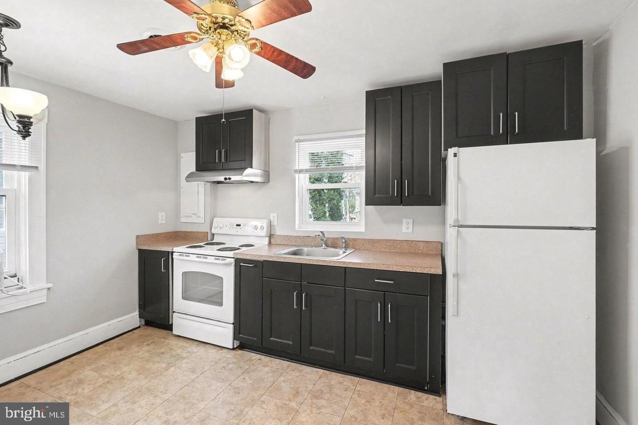 803 Wolfe St #A - Photo 5 of 25