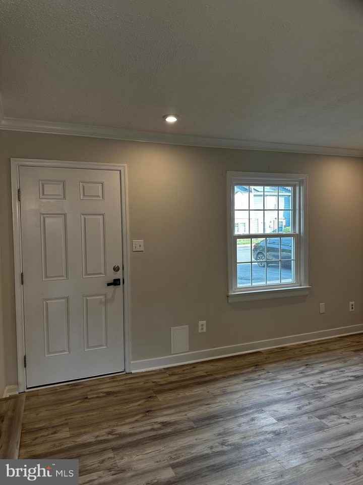 610 Denton Cir - Photo 2 of 35