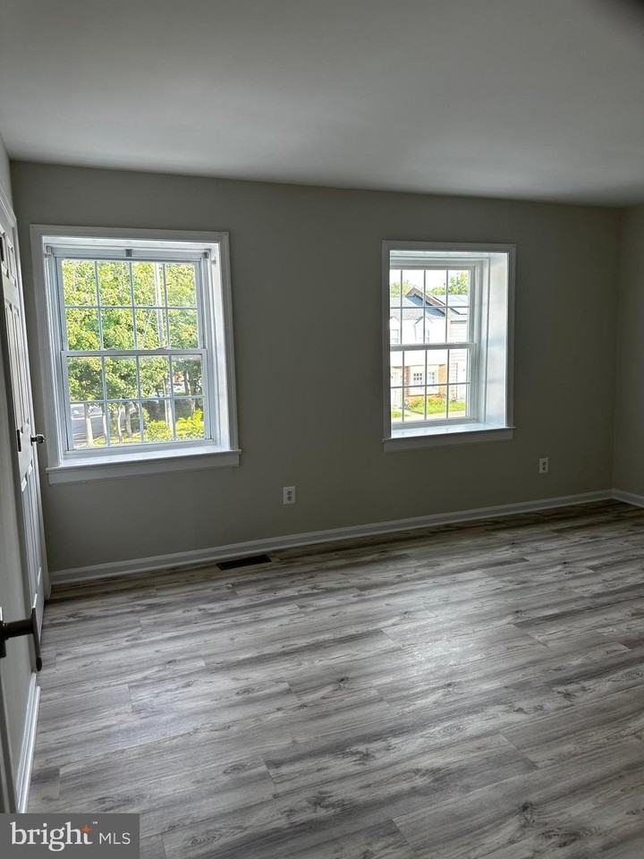 610 Denton Cir - Photo 3 of 35