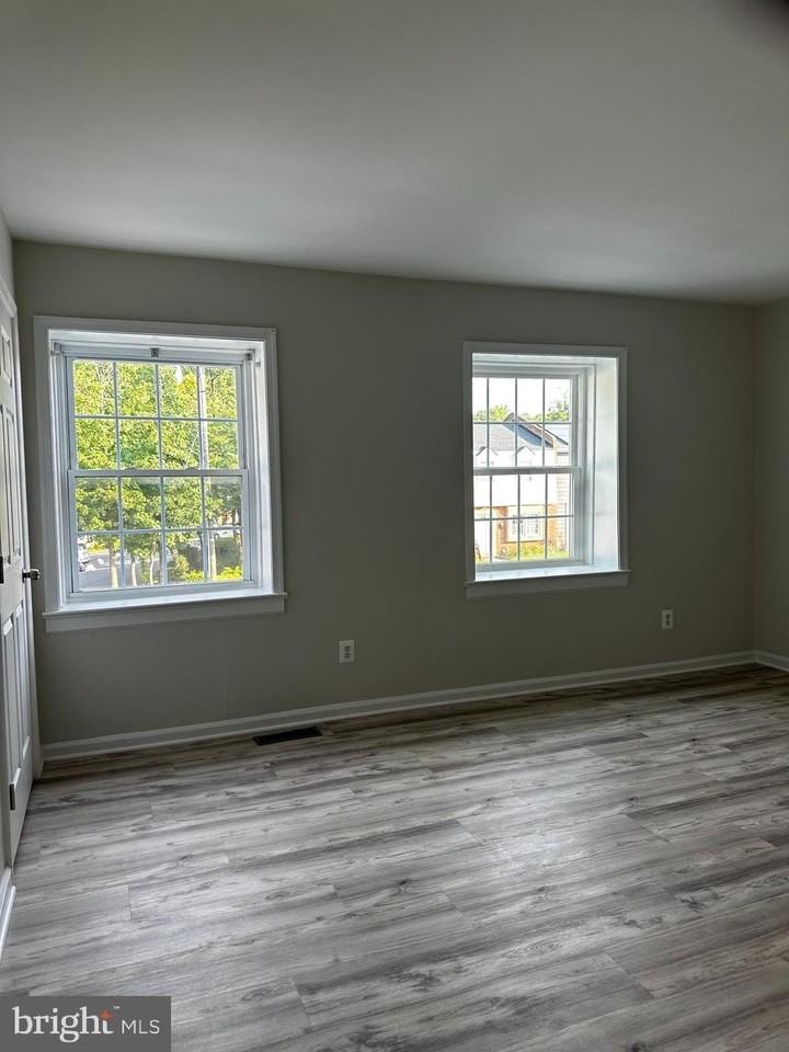 610 Denton Cir - Photo 4 of 35