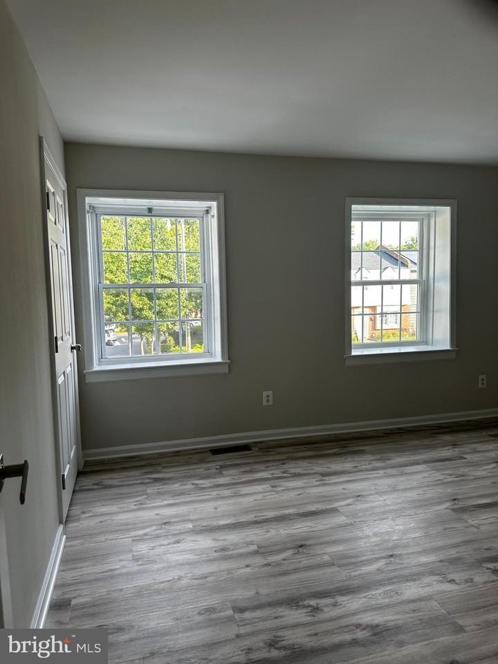 610 Denton Cir - Photo 5 of 35