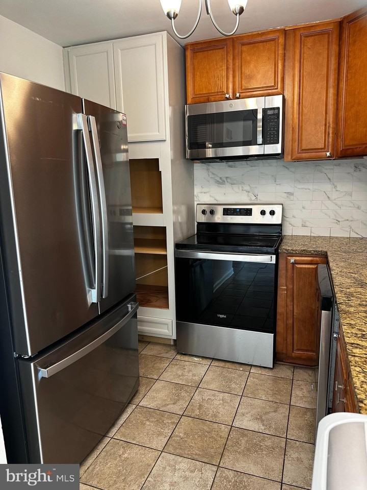 610 Denton Cir - Photo 6 of 35