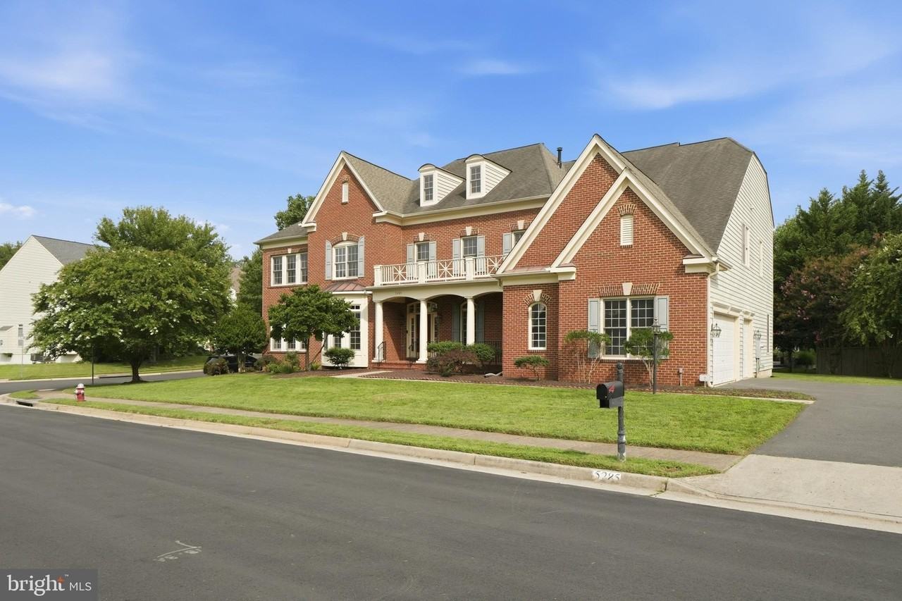 5285 Meadow Estates Dr - Photo 3 of 50
