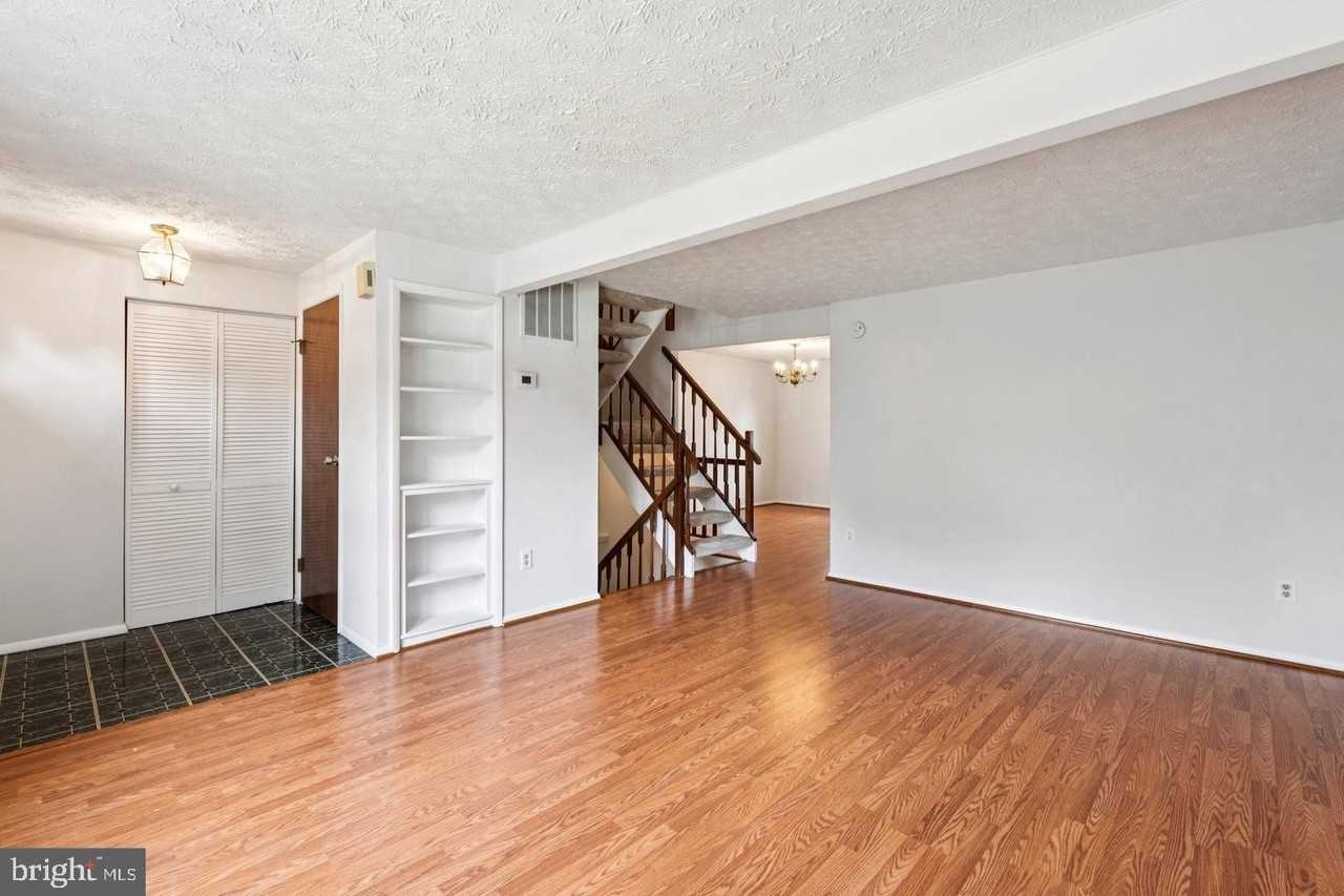 7994 Tyson Oaks Cir - Photo 6 of 41