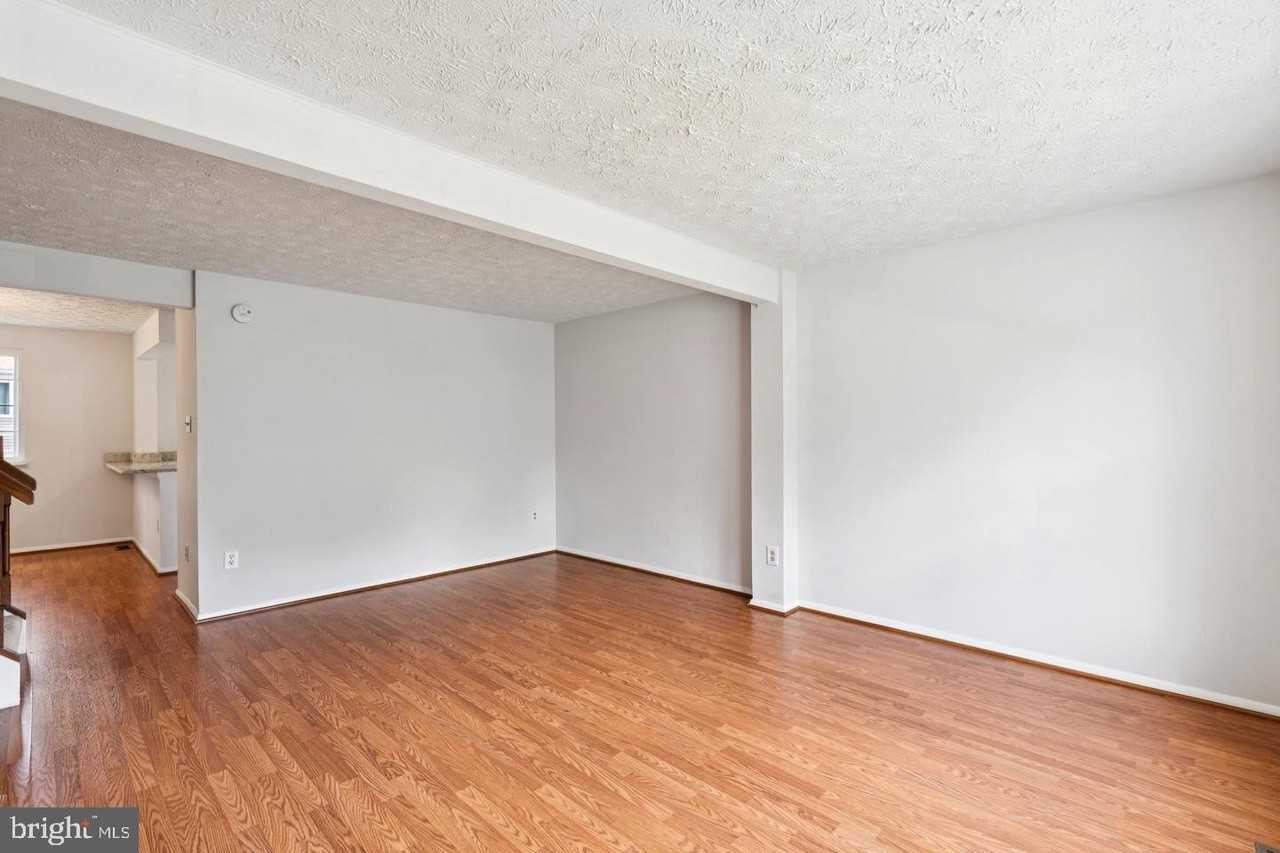 7994 Tyson Oaks Cir - Photo 7 of 41
