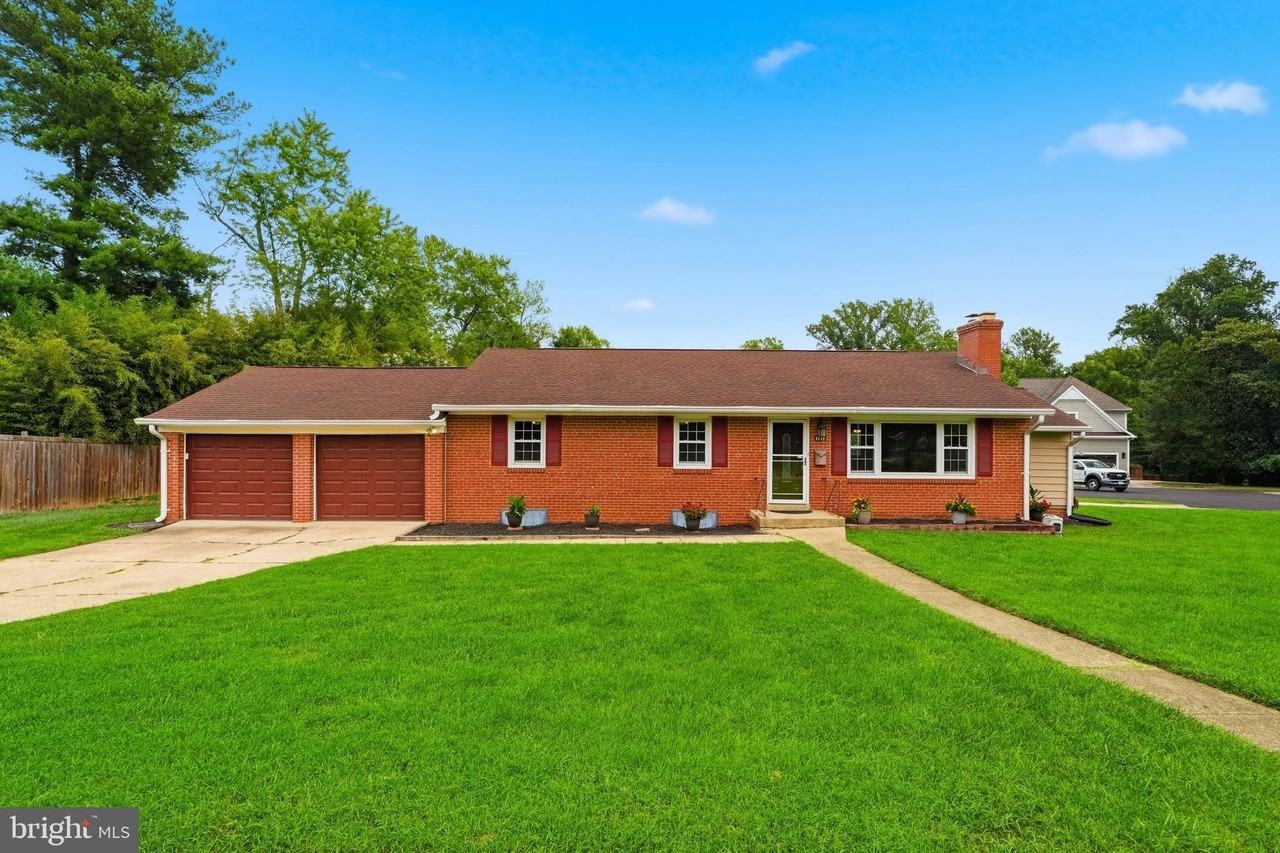 1719 Melbourne Dr - Photo 3 of 50