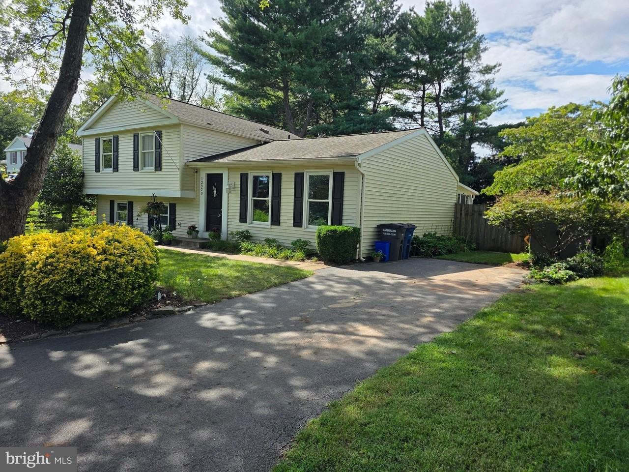 12920 Framingham Ct - Photo 2 of 33