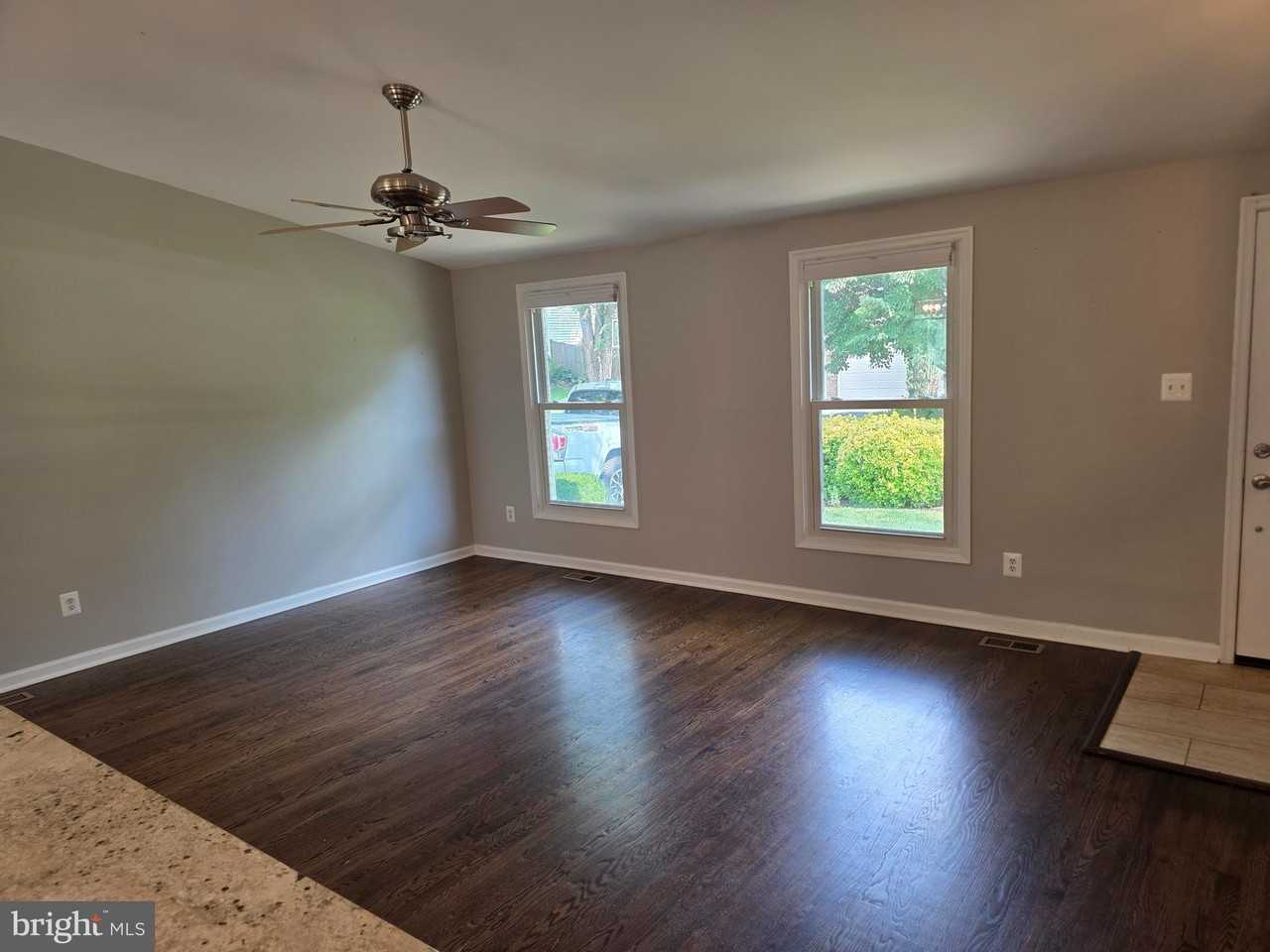12920 Framingham Ct - Photo 6 of 33