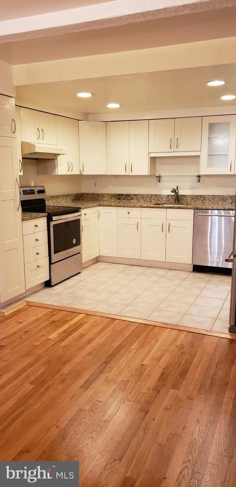 1556 Westmoreland St - Photo 3 of 12