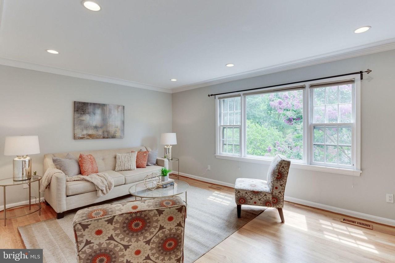 1556 Westmoreland St - Photo 5 of 12