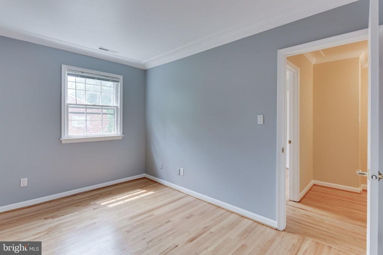 1556 Westmoreland St - Photo 7 of 12