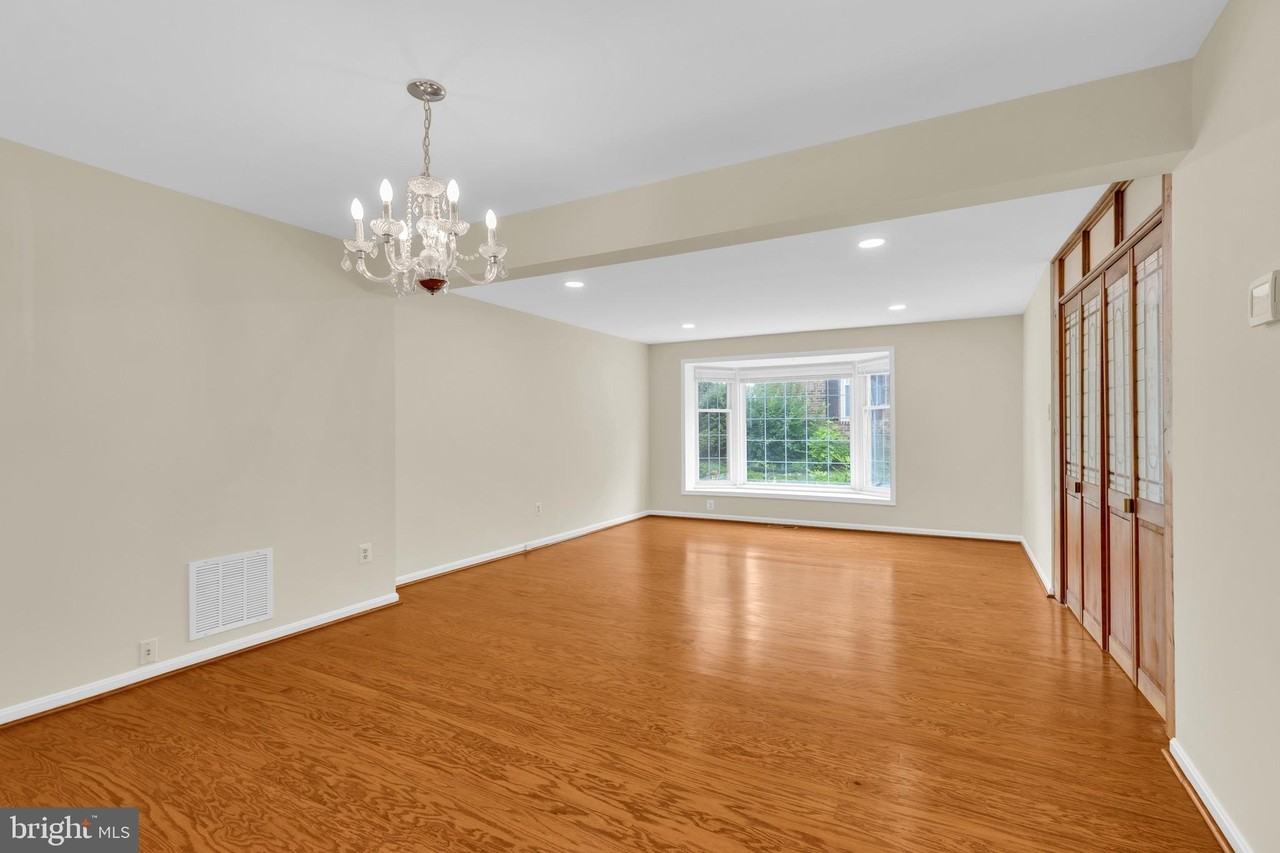 7428 Fountain Head Dr - Photo 5 of 45