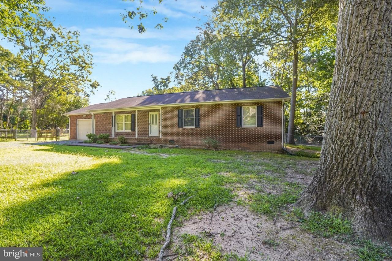 8170 Linda Ln - Photo 3 of 34
