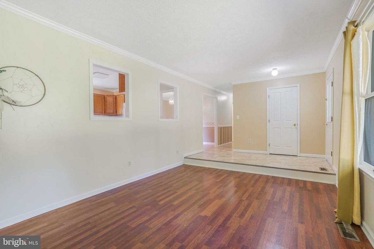 8170 Linda Ln - Photo 6 of 34