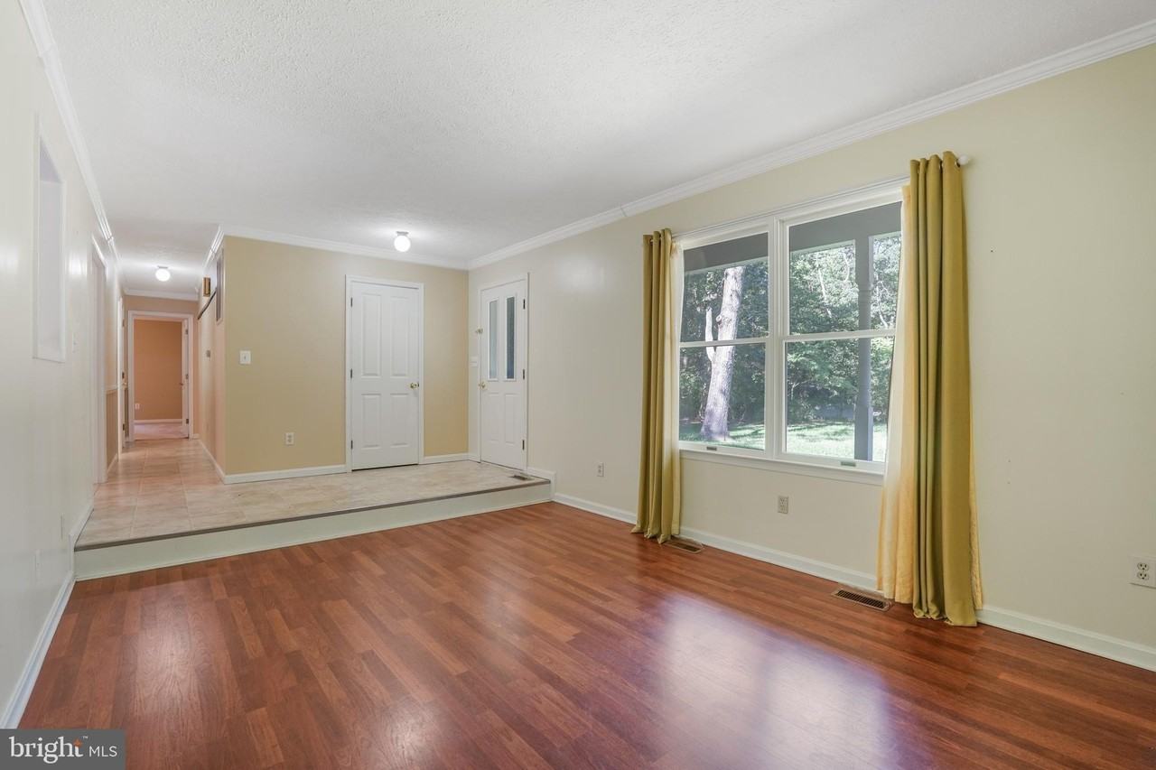 8170 Linda Ln - Photo 7 of 34