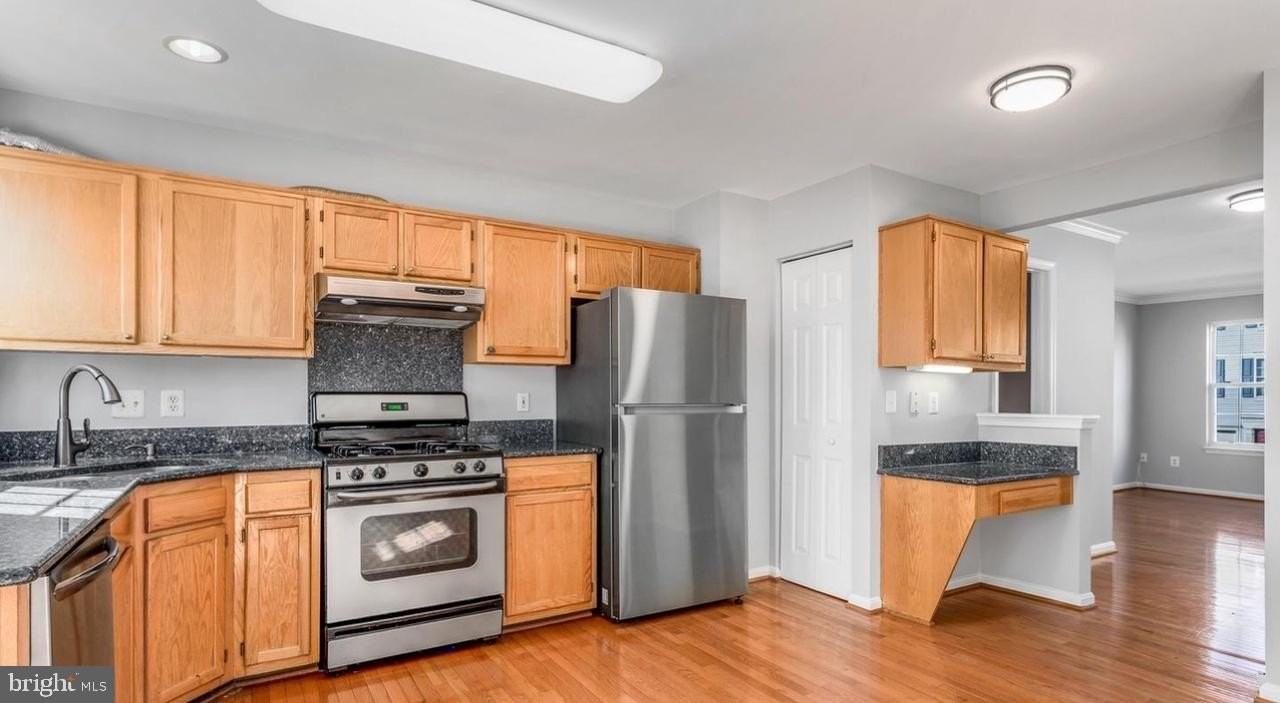 45461 Bluemont Junction Sq - Photo 4 of 20
