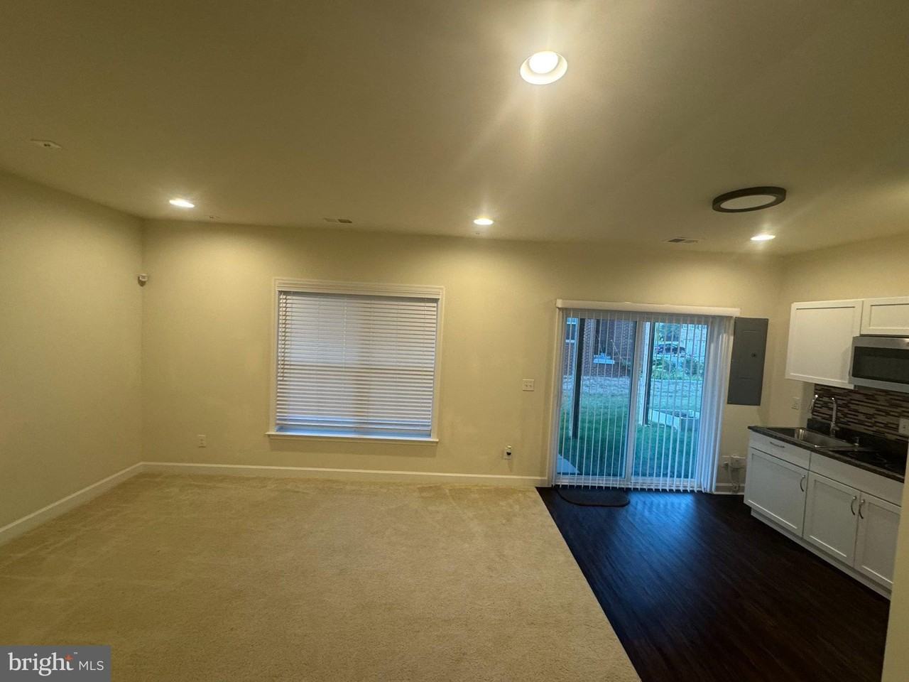 42628 Oak Park Sq - Photo 3 of 14