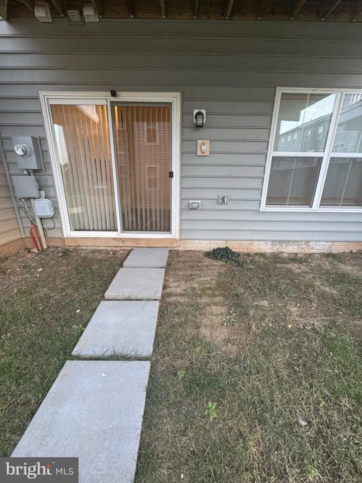42628 Oak Park Sq - Photo 4 of 14
